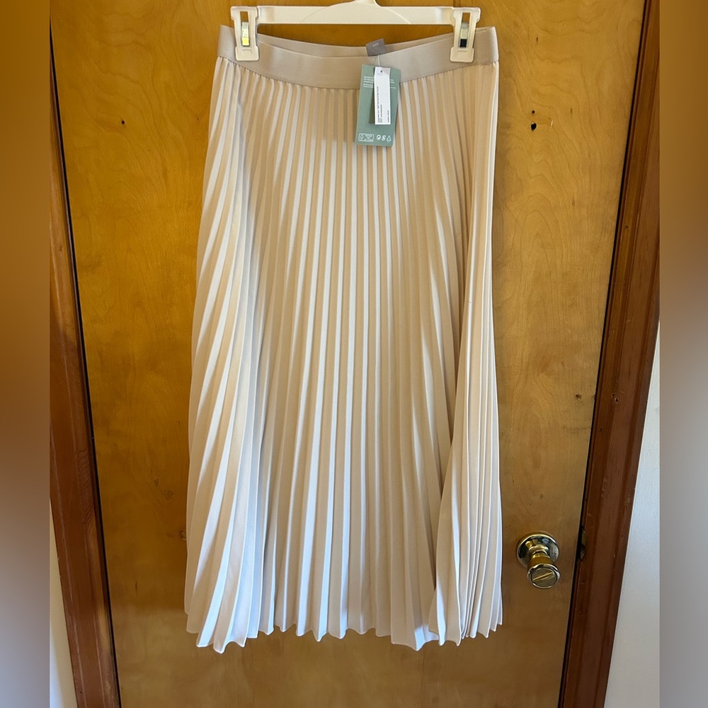 NEW H&M Maxi Pleated Skirt
